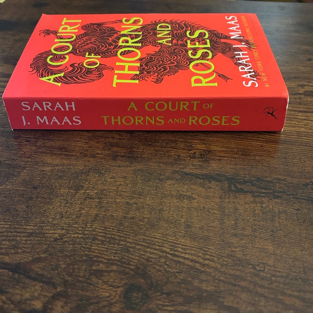 A Court of Thorns and Roses - Picture 2 of 4